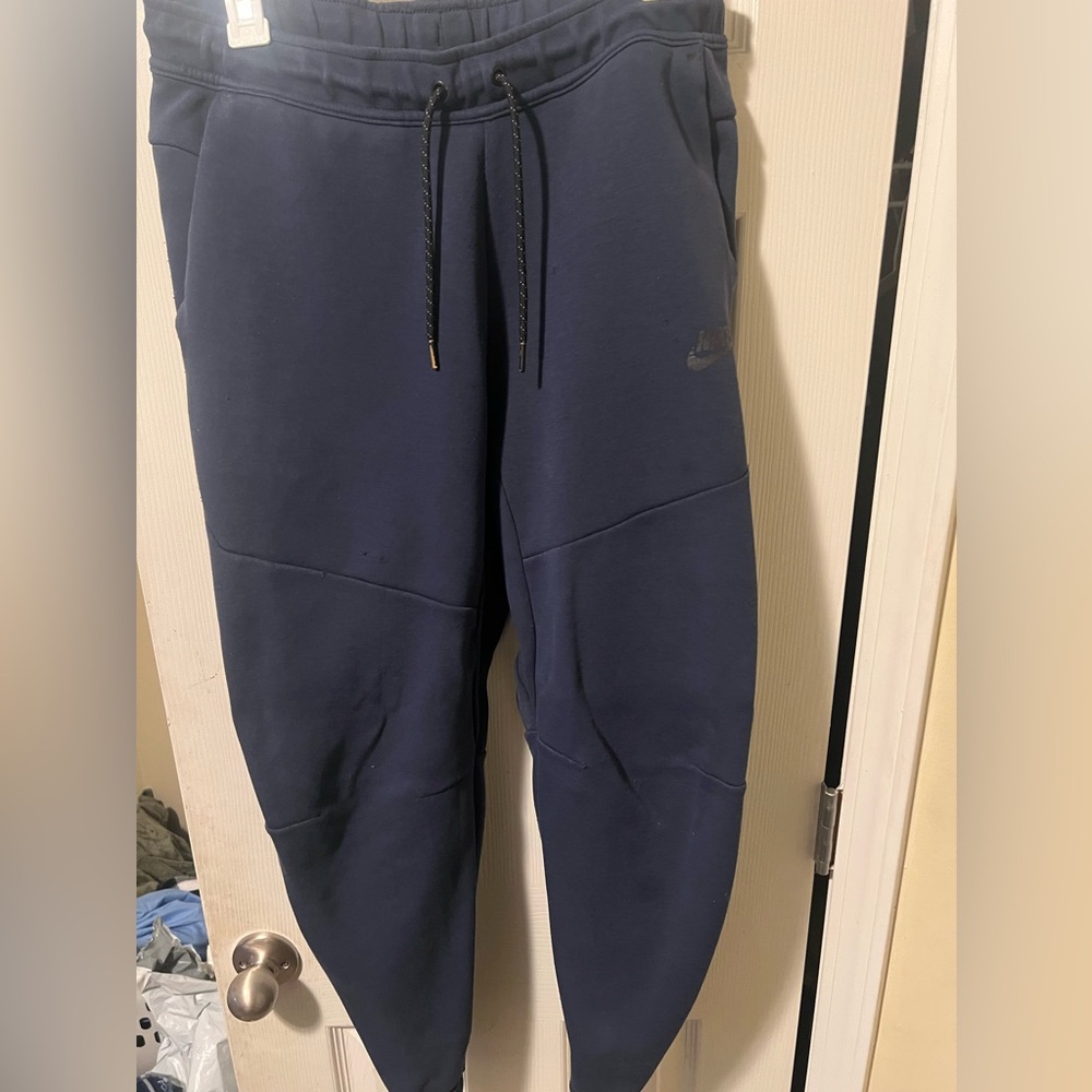 Nike Tech Fleece Joggers – Navy Blue (Size M)